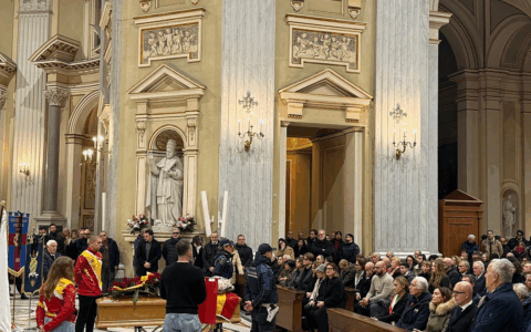 Davide Tizzano, folla ai funerali. La Federazione Canottaggio guidata da Fabrizio Quaglino