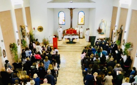 Lanciano del materiale esplodente contro il presepe della chiesa di San Carlo