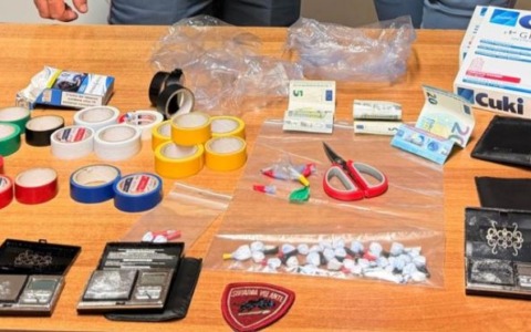 Sorpreso a cedere cocaina, arrestato dalla Polizia un giovane di 29 anni