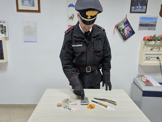 Armi e droga, denunciati due uomini dai Carabinieri