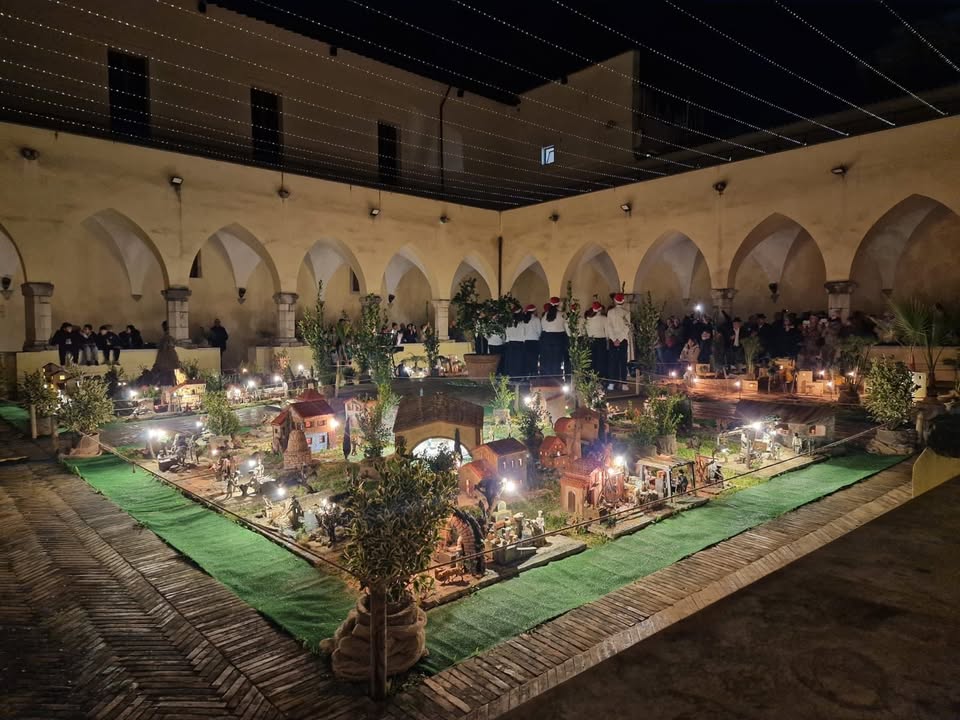 Un presepe originale esposto nel Chiostro di San Domenico