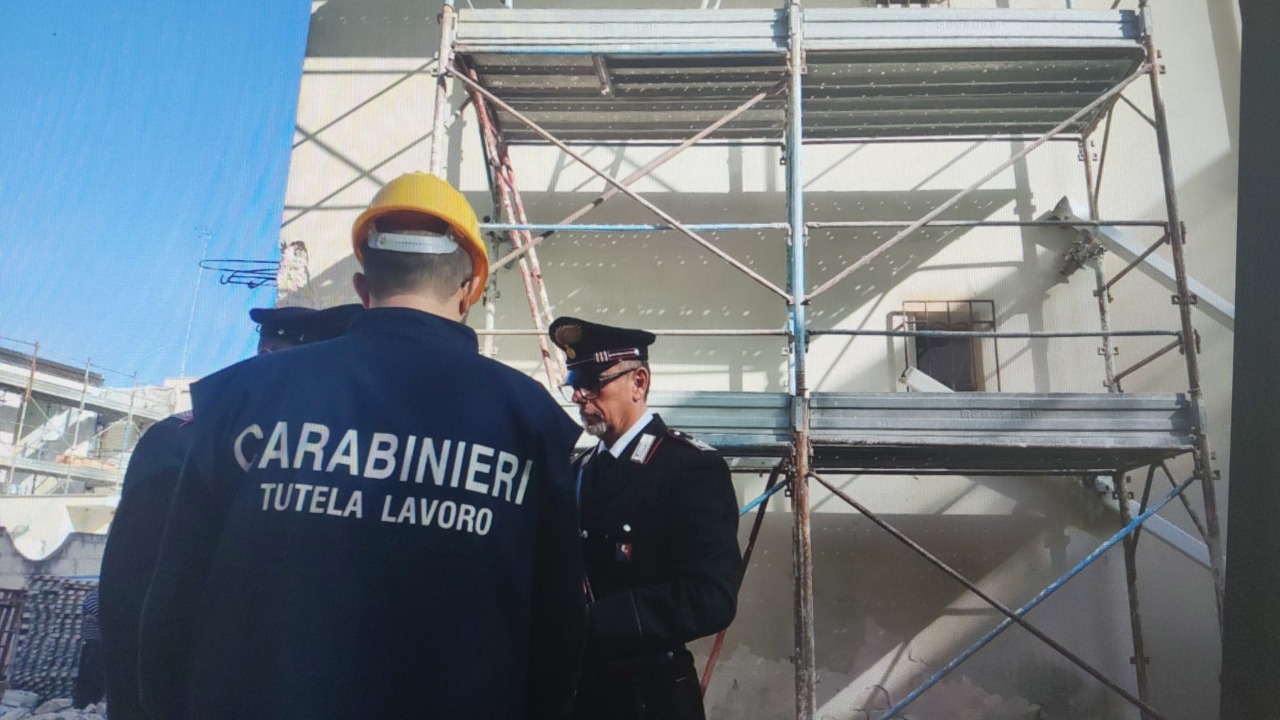 Irregolarità nel cantiere e lavoratori in nero, denunciate dai Carabinieri tre persone