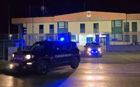 Finge di essere stato minacciato e aggredisce verbalmente i Carabinieri