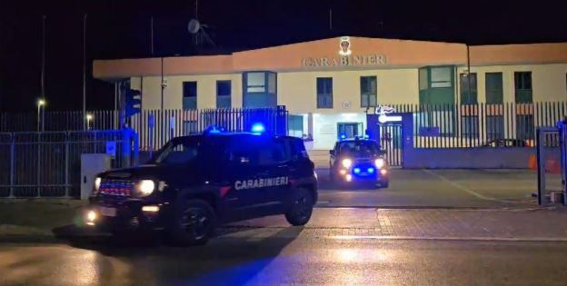 Finge di essere stato minacciato e aggredisce verbalmente i Carabinieri