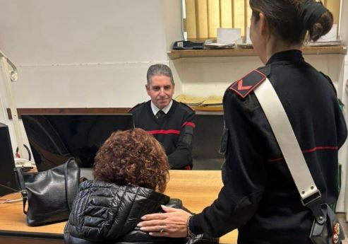 Tentano di truffare un’anziana, arrestati due uomini