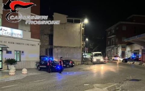 Si fingono clienti di un supermercato, denunciato per furto