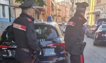 Senza patente, senza assicurazione ed in possesso di cocaina, denunciato
