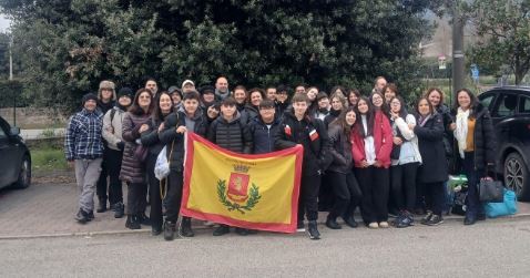 Viaggio della Memoria 2026, studenti in visita al campo di concentramento di Auschwitz. Cori Comune capofila