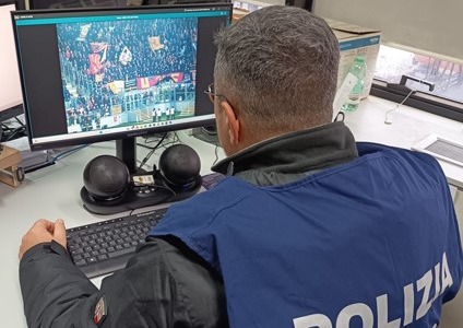 Lanciano petardi durante la partita, segnalati tre tifosi