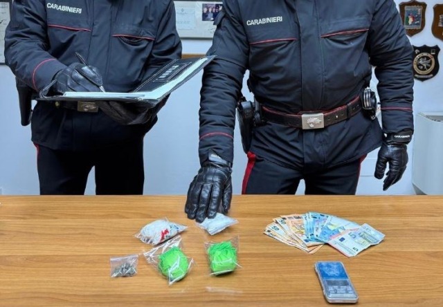 In giro a piedi con 80 grammi di cocaina, arrestato un 27 enne