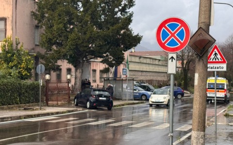 Rivolta dei detenuti nel carcere, incendiata una sezione