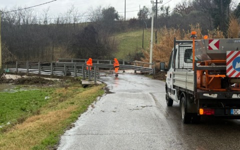 Maltempo, salta l’asfalto sulla strada provinciale per Castro dei Volsci