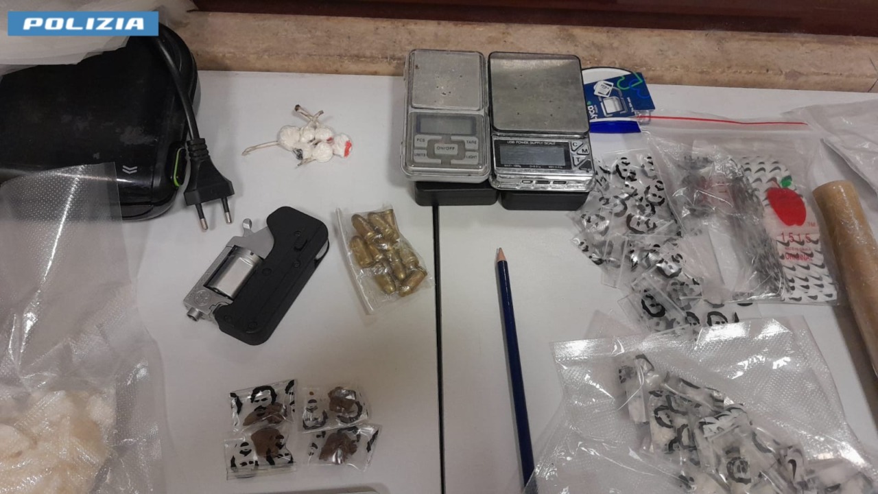 Trovati con armi e droga, restano in carcere i due 18enni