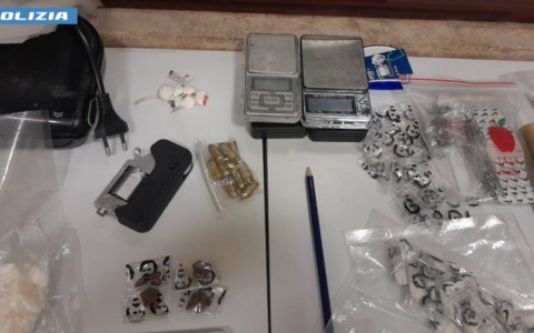 Trovati con armi e droga, restano in carcere i due 18enni