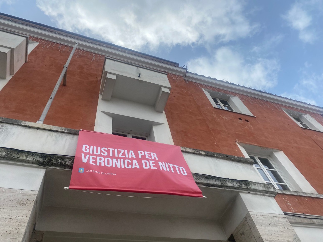 Il quinto anniversario della scomparsa di Veronica De Nitto, la città le dedica uno striscione