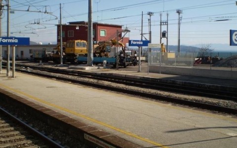 Ragazza accoltellata alla stazione, è ricoverata in prognosi riservata