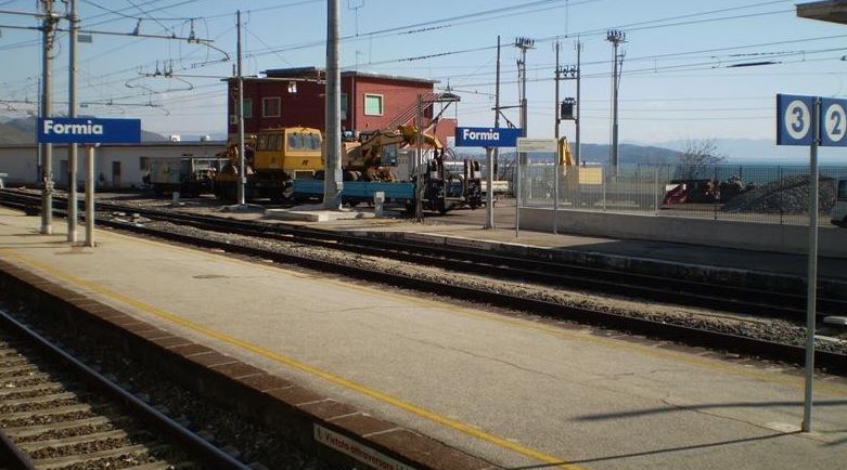 Ragazza accoltellata alla stazione, è ricoverata in prognosi riservata