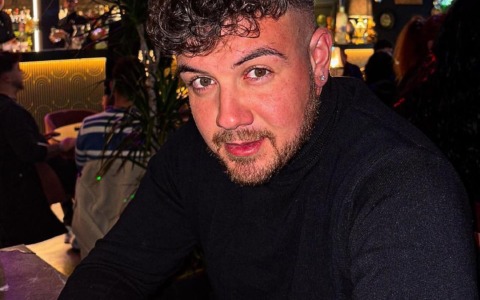 Finisce con l’auto contro un albero, morto a 25 anni Francesco Iannotta