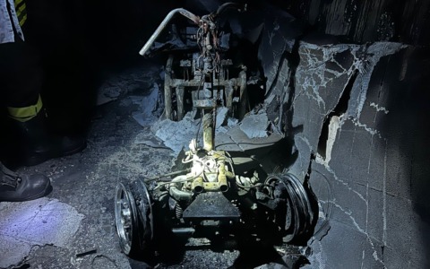 Auto elettrica per disabili a fuoco, cinque persone intossicate