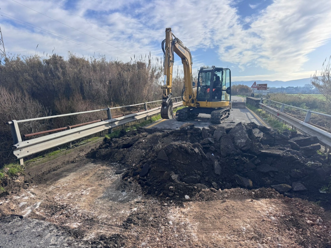 Iniziati i lavori per la demolizione e ricostruzione del ponte sul Torrente Ausente