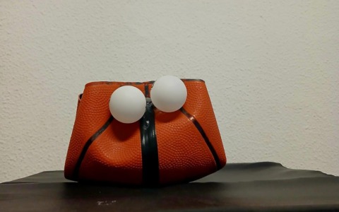 Sport e sostenibilità, l’arte del riciclo in mostra presso l’Assessorato alle Politiche giovanili