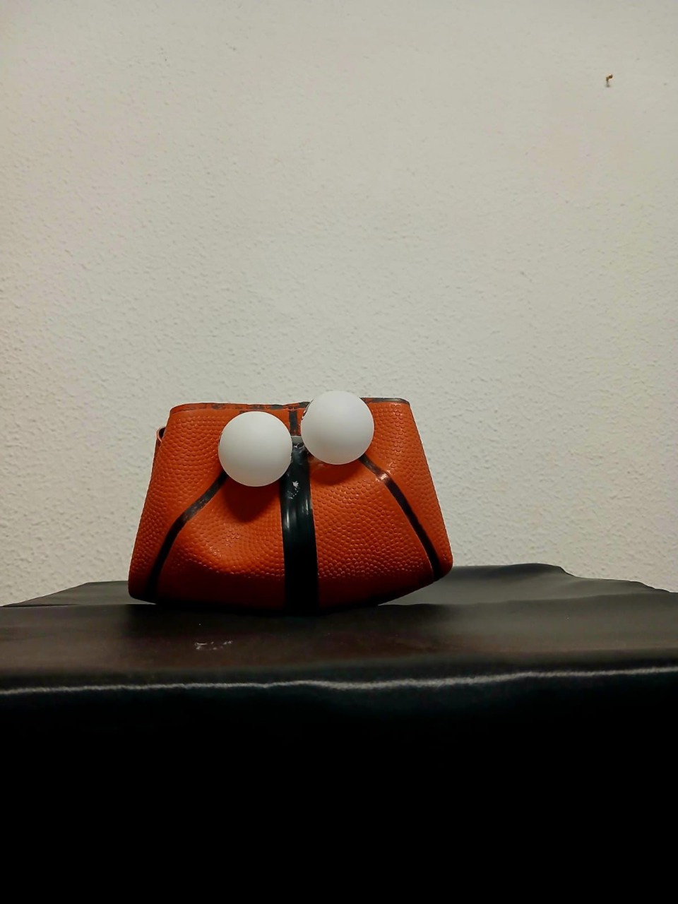 Sport e sostenibilità, l’arte del riciclo in mostra presso l’Assessorato alle Politiche giovanili