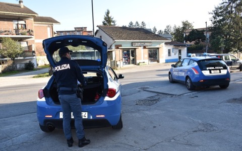 Tentano la fuga alla vista della Polizia, fermati in tre