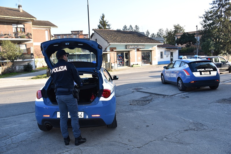 Tentano la fuga alla vista della Polizia, fermati in tre