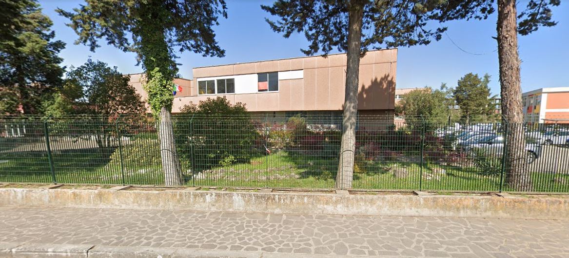 Incendio a scuola, evacuati 120 alunni. Scuola chiusa fino a lunedi’