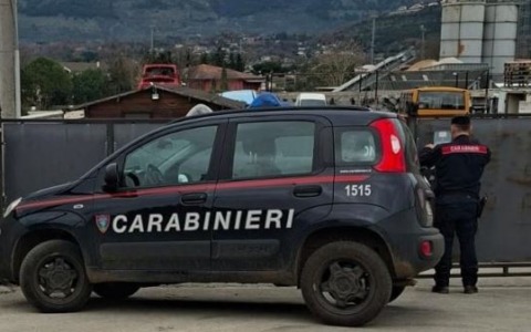 I Carabinieri Forestali sequestrano un centro di demolizioni di autoveicoli