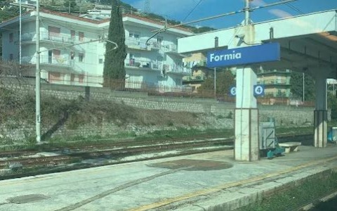 Donna colpisce poliziotti, per lei divieto di accesso alle aree urbane