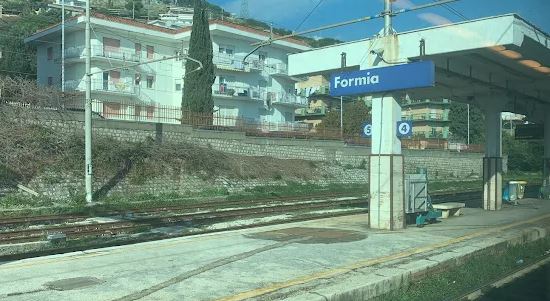 Donna colpisce poliziotti, per lei divieto di accesso alle aree urbane