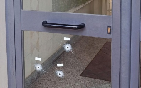 Colpi di pistola contro un’abitazione, indagano i Carabinieri