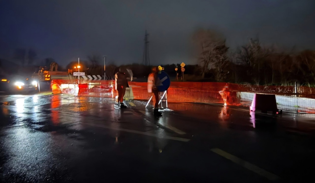 Maltempo, chiuso il ponte sul torrente Ausente: “Può crollare”