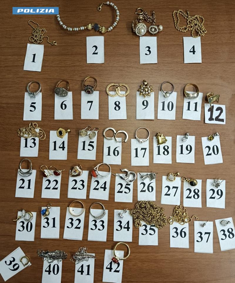 Truffa con la targa clonata, due persone fermate dalla Polizia Stradale