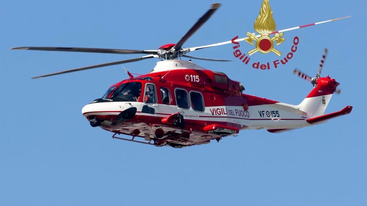 Escursionista bloccata su parete ghiacciata salvata da Vigili del Fuoco