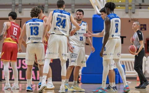 La Benacquista Latina batte Ravenna nonostante le assenze. 87 a 73