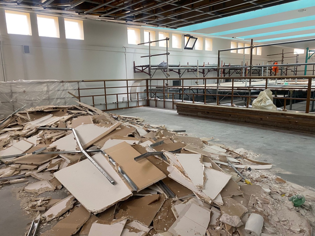 Lavori di ristrutturazione e messa in sicurezza della biblioteca Manuzio, il sopralluogo del Sindaco