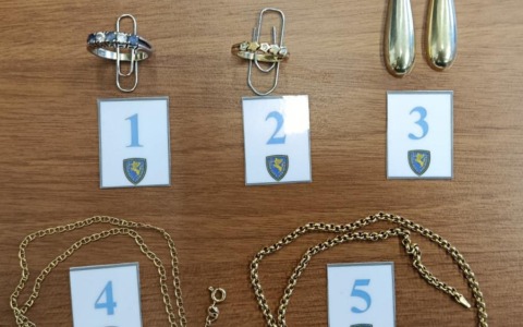 Fermato in autostrada con gioielli rubati a un’anziana