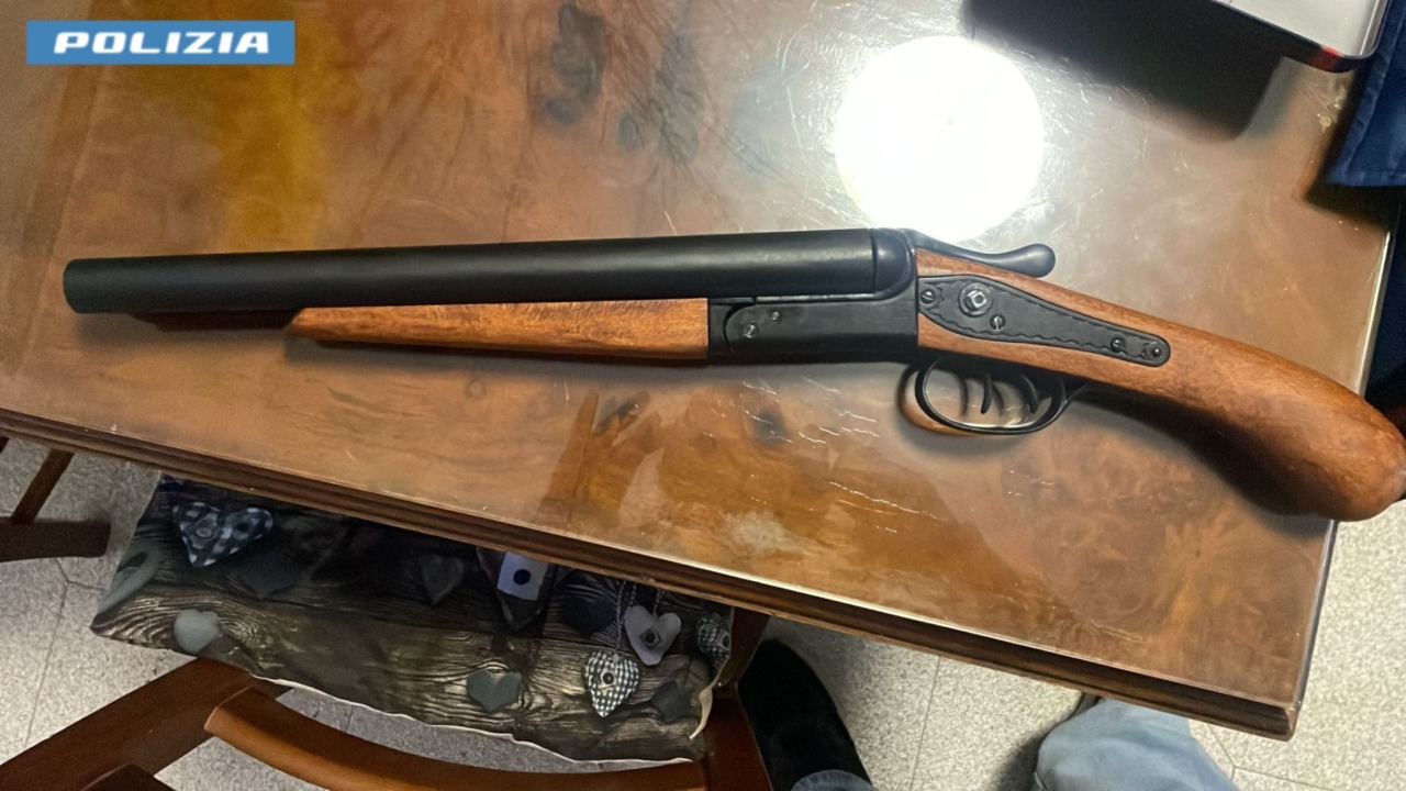 Detenzione abusiva di armi e munizioni, uomo arrestato