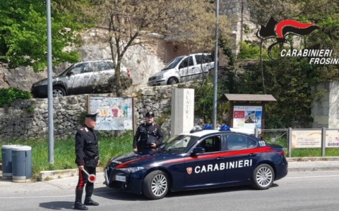 Spacciatore ai domiciliari aggredisce i Carabinieri, arrestato un uomo di 52 anni