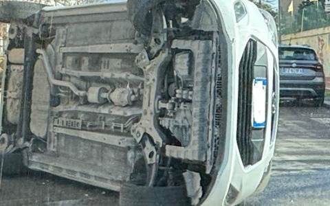 Uomo 87 anni Si ribalta con l’auto, ne esce illeso senza bisogno di andare all’ospedale