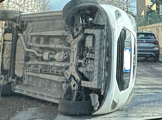 Uomo 87 anni Si ribalta con l’auto, ne esce illeso senza bisogno di andare all’ospedale