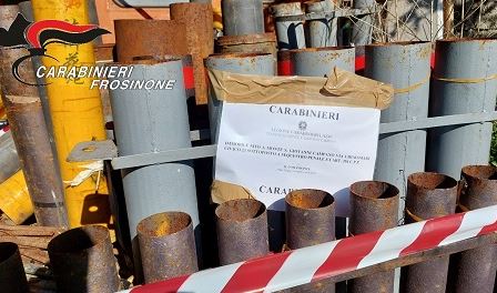 Esplosione di fuochi d’artificio, la famiglia rientra a casa dopo la bonifica dell’area