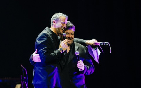 Bobbo conquista il D’Annunzio: teatro pieno, pubblico in piedi e debutto da applausi per “Semplice”