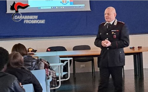 La cultura della legalità tra i giovani, carabinieri a lezione con 100 studenti