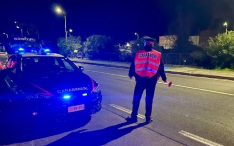 Coltello a serramanico in auto, denunciato 39enne dai carabinieri