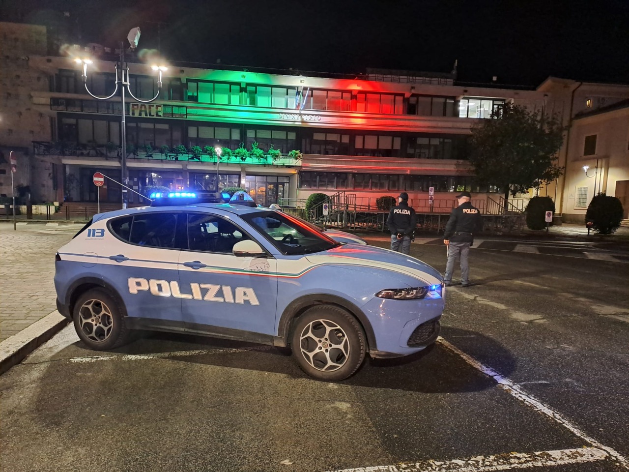 Controlli straordinari della Polizia : 120 persone identificate, un uomo segnalato per droga