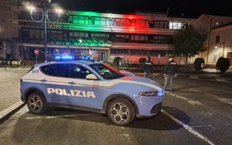 Controlli straordinari della Polizia : 120 persone identificate, un uomo segnalato per droga