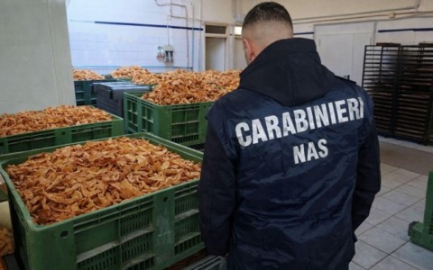 Dolci di carnevale, sequestri e multe. Chiuse quattro attività commerciali